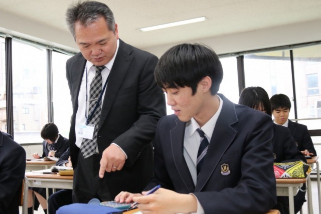 中学生の皆さんへ｜福岡有朋高等専修学校｜普通科｜商業科｜福岡県 福岡市｜学校法人角田学園｜